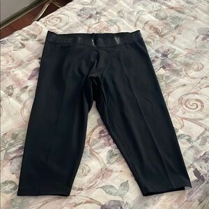 PINK Victoria's Secret Black Stretchy Capri pants
